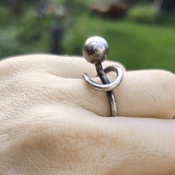 Vintage Mid-Century Modern Sterling Silver Abstract Ring - Picture 4 of 6